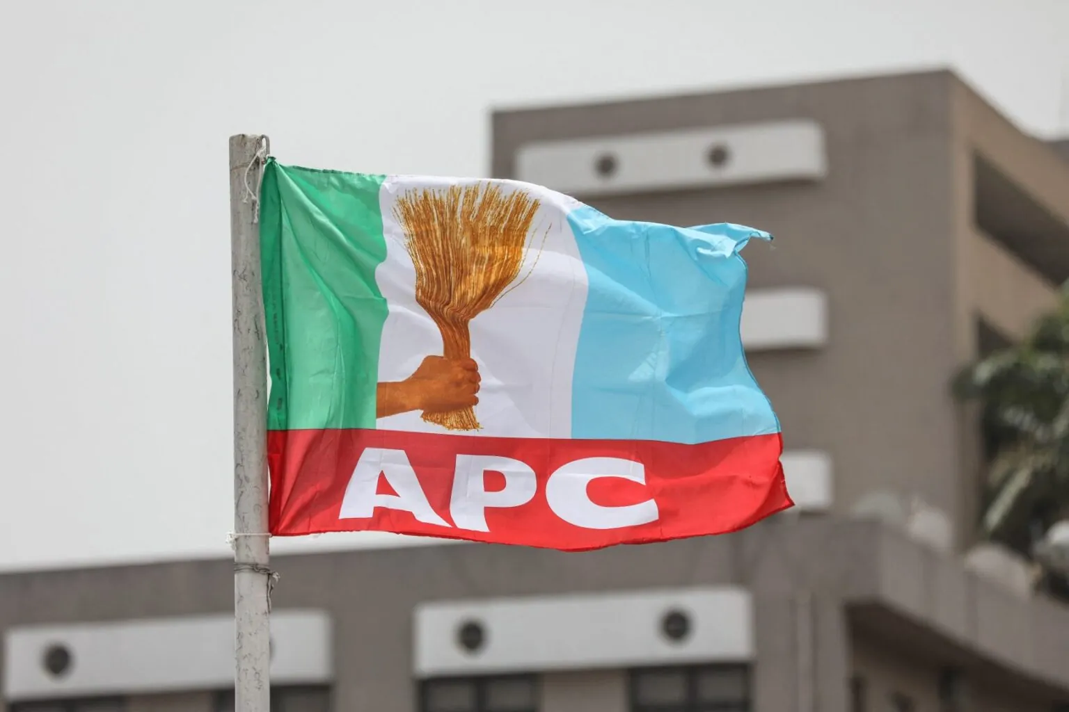 Oyo APC stakeholders hail peaceful congresses, seek zoning review.